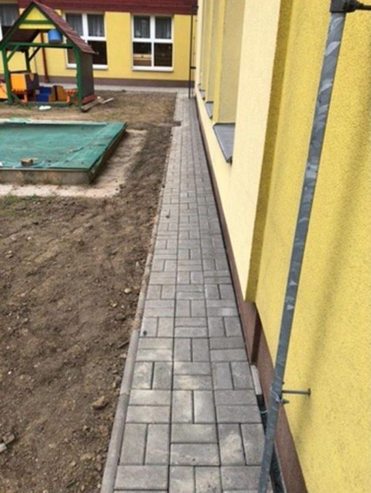 Zámková dlažba u mateřské školy, Bartovice